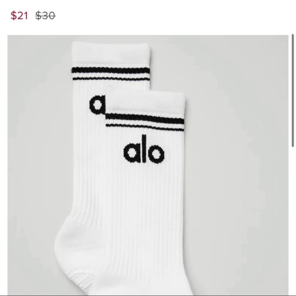 COPY - ☁️ one pair of Alo yoga throwback crew socks s m small/medium sz 5 to 8